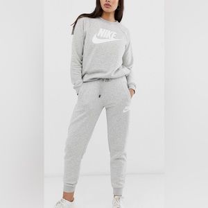 Nike women sport suit